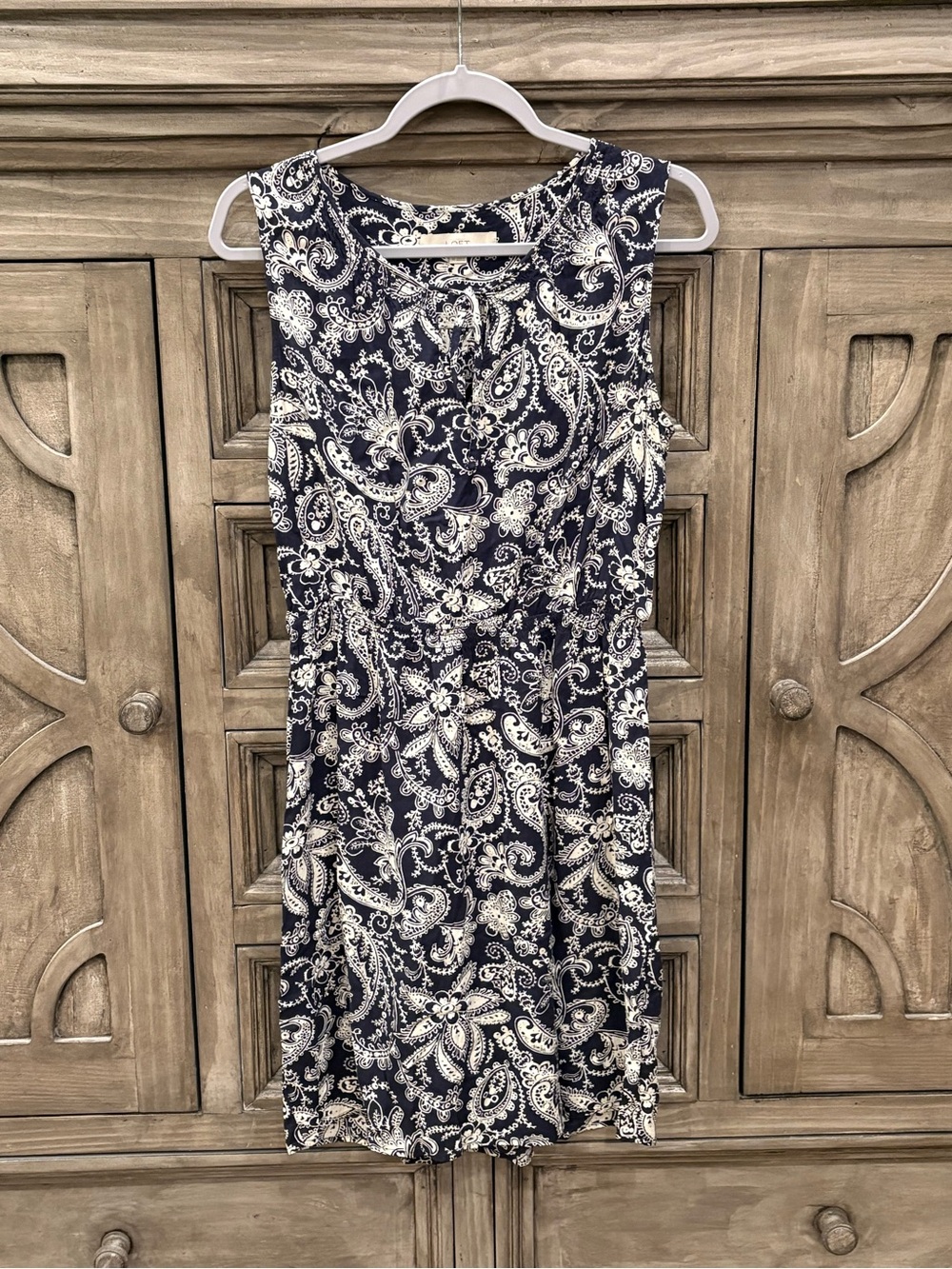 EUC Women’s LOFT Black/White Paisley Sleeveless Tie Neck Elastic Waist Dress (M)